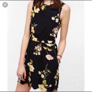 *NEVER WORN* UO BYCORPUS FLORAL DRESS XS